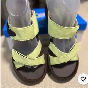 Congos Women’s Half Moon Heel Sandals. Green. Size 8